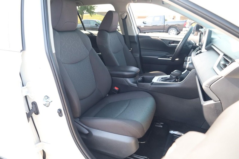 Toyota RAV4 Vehicle Image 25