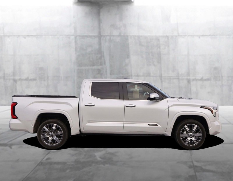 Toyota Tundra 4WD Hybrid Vehicle Image 05