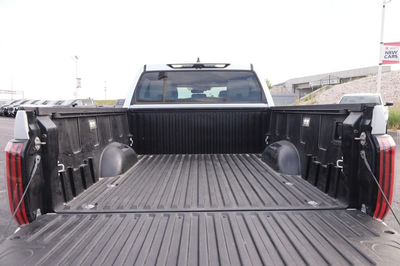 Toyota Tundra 4WD Hybrid Vehicle Image 07