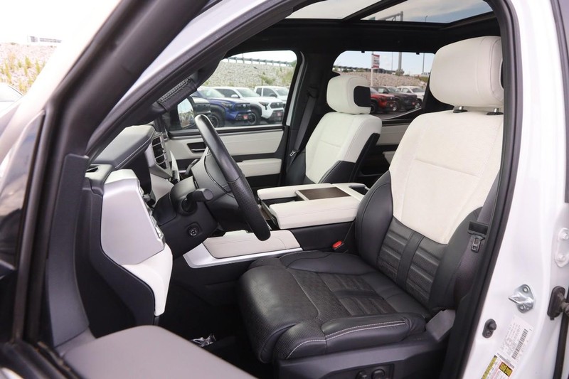 Toyota Tundra 4WD Hybrid Vehicle Image 10
