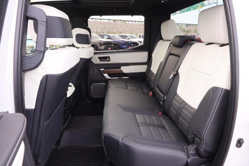 Toyota Tundra 4WD Hybrid Vehicle Image 11