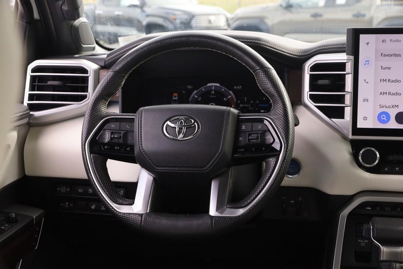 Toyota Tundra 4WD Hybrid Vehicle Image 12