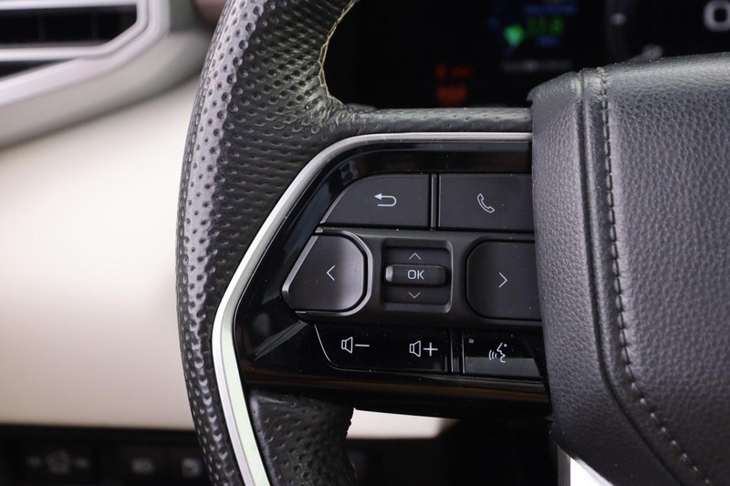 Toyota Tundra 4WD Hybrid Vehicle Image 14