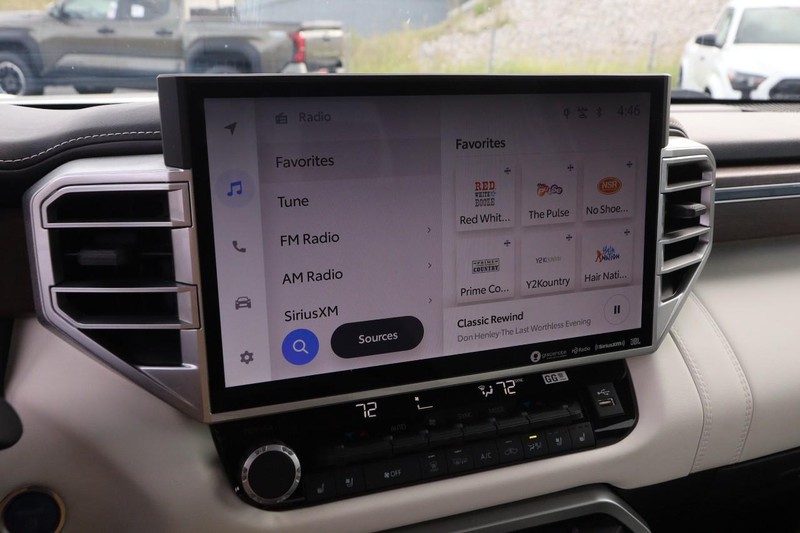 Toyota Tundra 4WD Hybrid Vehicle Image 18