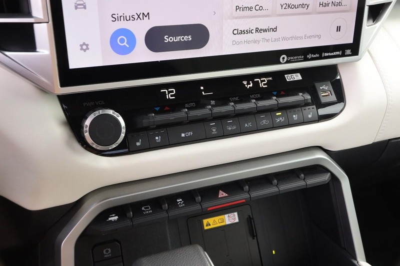 Toyota Tundra 4WD Hybrid Vehicle Image 21