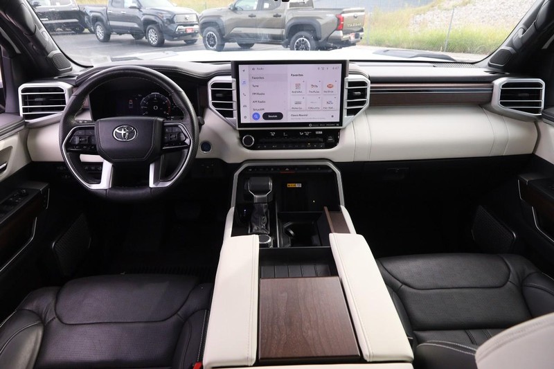 Toyota Tundra 4WD Hybrid Vehicle Image 24