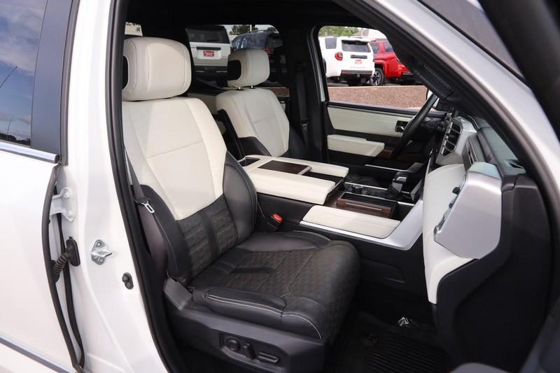 Toyota Tundra 4WD Hybrid Vehicle Image 28