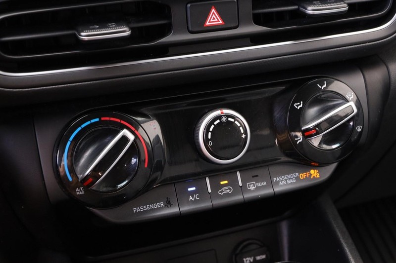 Hyundai Kona Vehicle Image 23