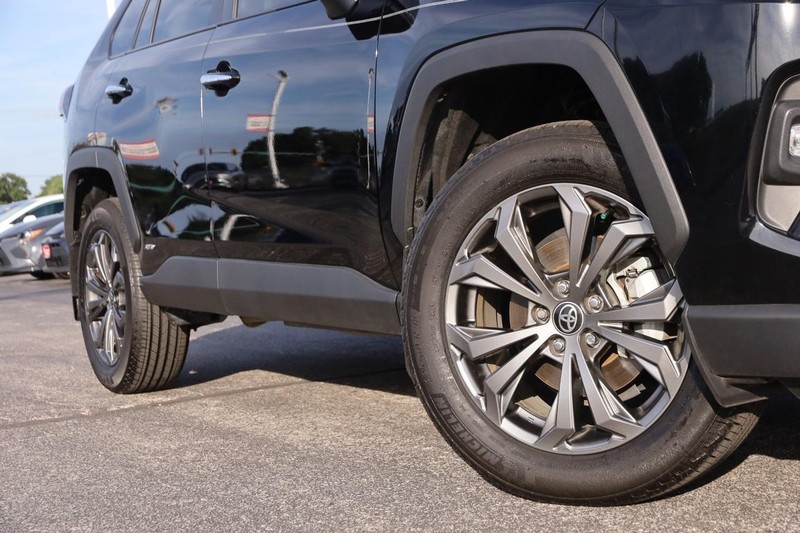 Toyota RAV4 Hybrid Vehicle Image 03