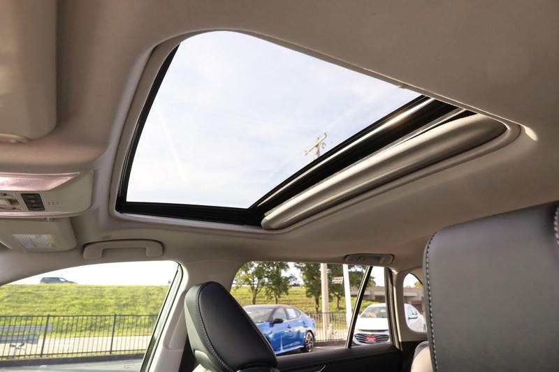 Toyota RAV4 Hybrid Vehicle Image 09