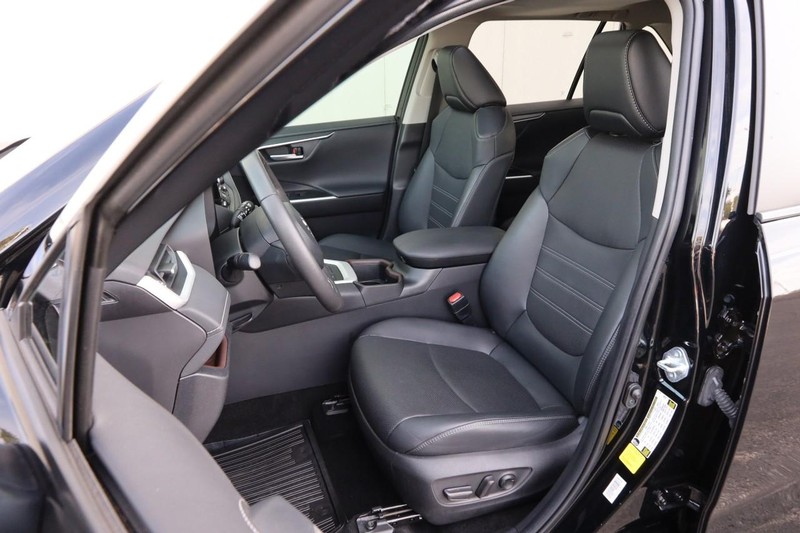 Toyota RAV4 Hybrid Vehicle Image 10