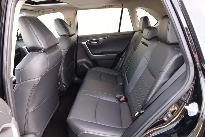 Toyota RAV4 Hybrid Vehicle Image 11