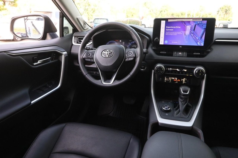 Toyota RAV4 Hybrid Vehicle Image 23