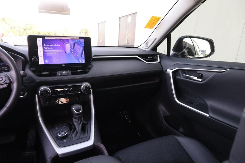 Toyota RAV4 Hybrid Vehicle Image 26