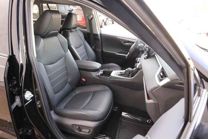 Toyota RAV4 Hybrid Vehicle Image 27