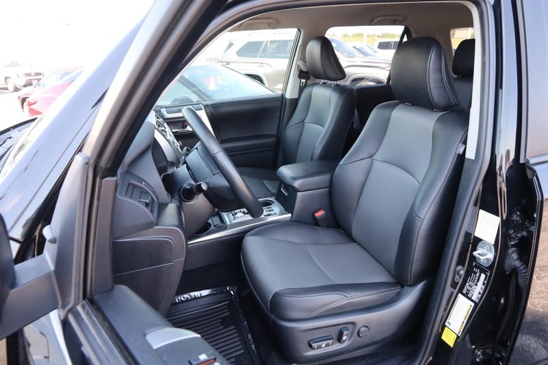Toyota 4Runner Vehicle Image 09