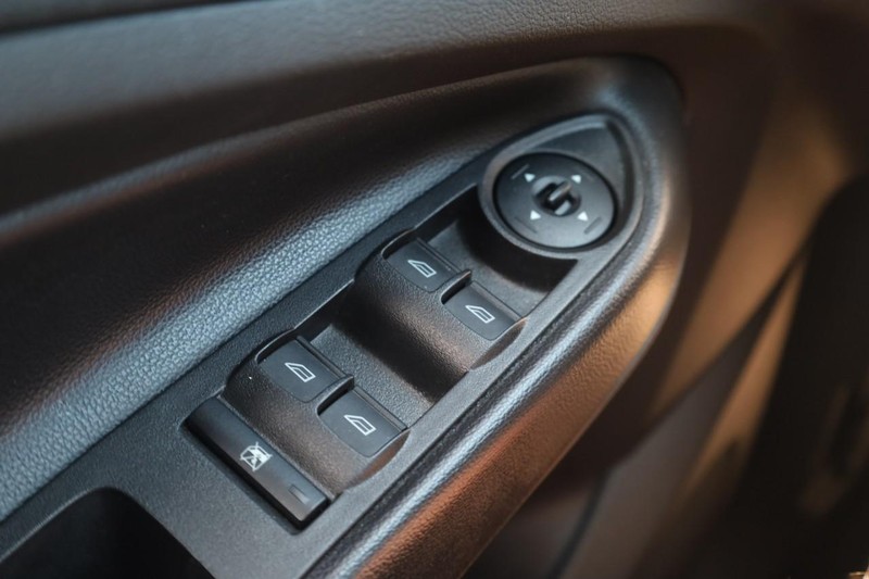Ford Escape Vehicle Image 18