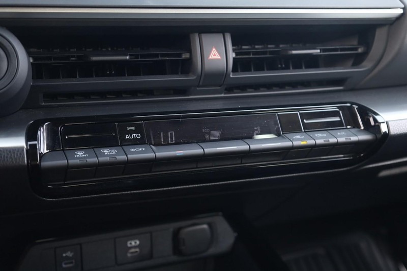 Toyota Prius Vehicle Image 13