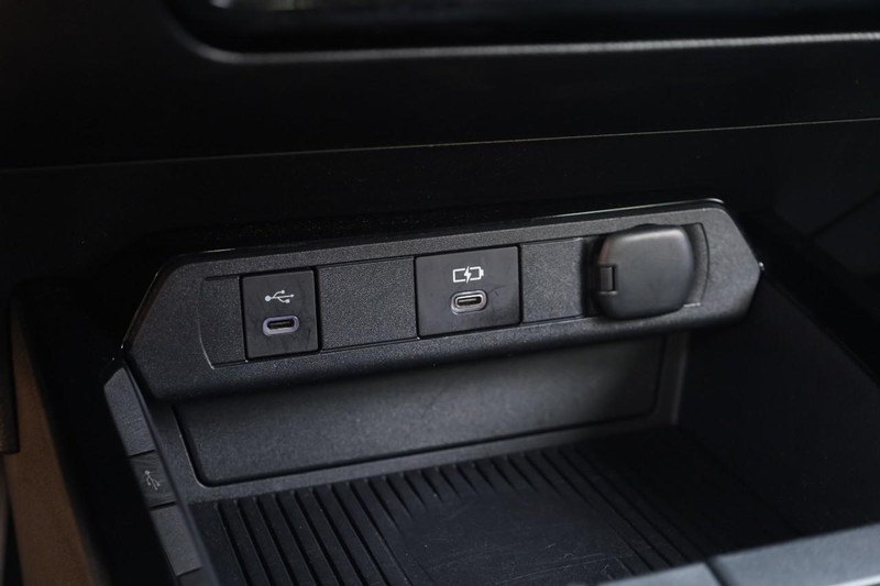 Toyota Prius Vehicle Image 14