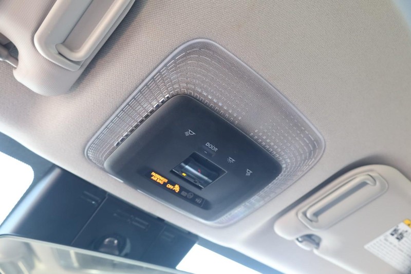 Toyota Prius Vehicle Image 16
