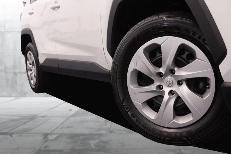 Toyota RAV4 Vehicle Image 03