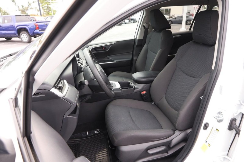 Toyota RAV4 Vehicle Image 08