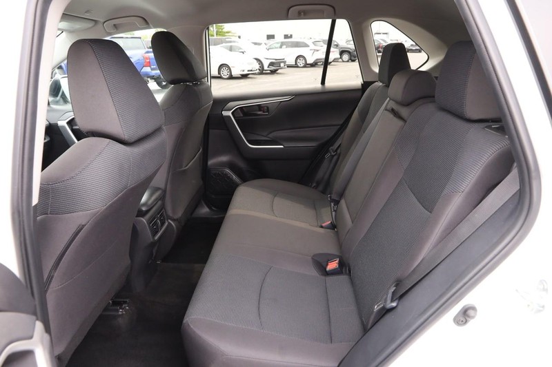 Toyota RAV4 Vehicle Image 09
