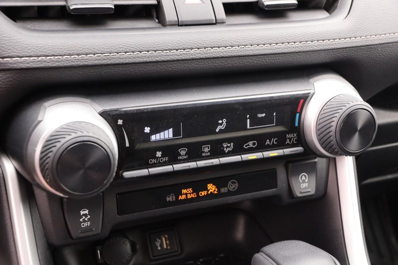 Toyota RAV4 Vehicle Image 16