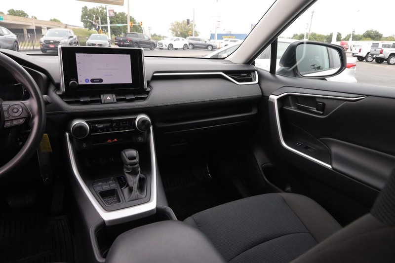 Toyota RAV4 Vehicle Image 23