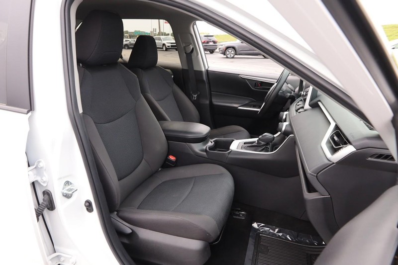 Toyota RAV4 Vehicle Image 24