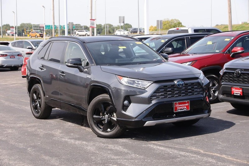 Toyota RAV4 Vehicle Image 02