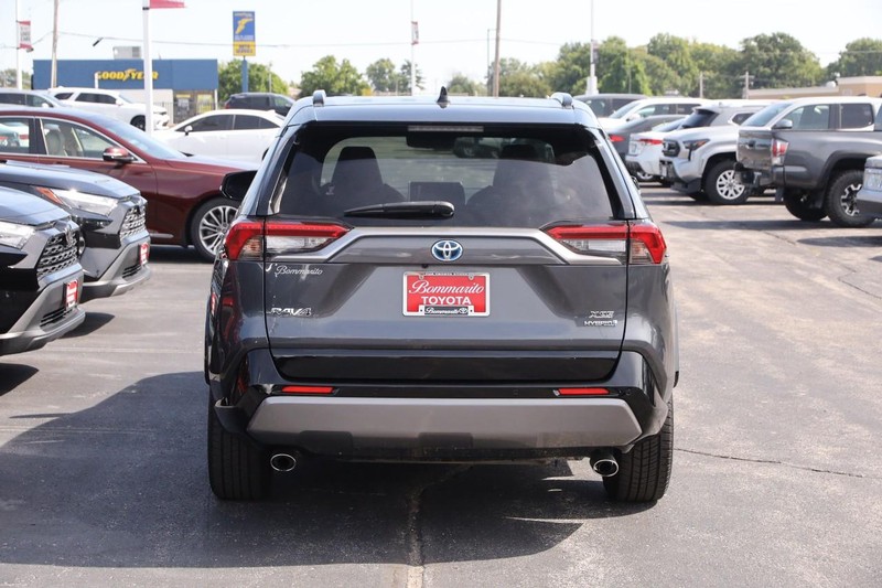 Toyota RAV4 Vehicle Image 06
