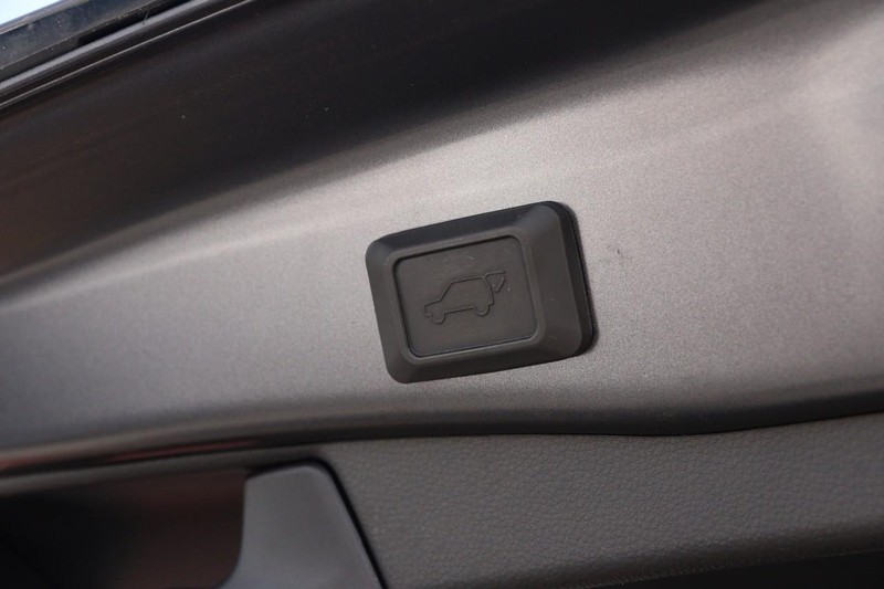 Toyota RAV4 Vehicle Image 08
