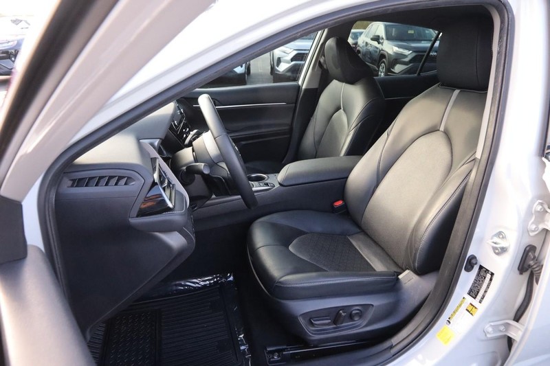 Toyota Camry Vehicle Image 08