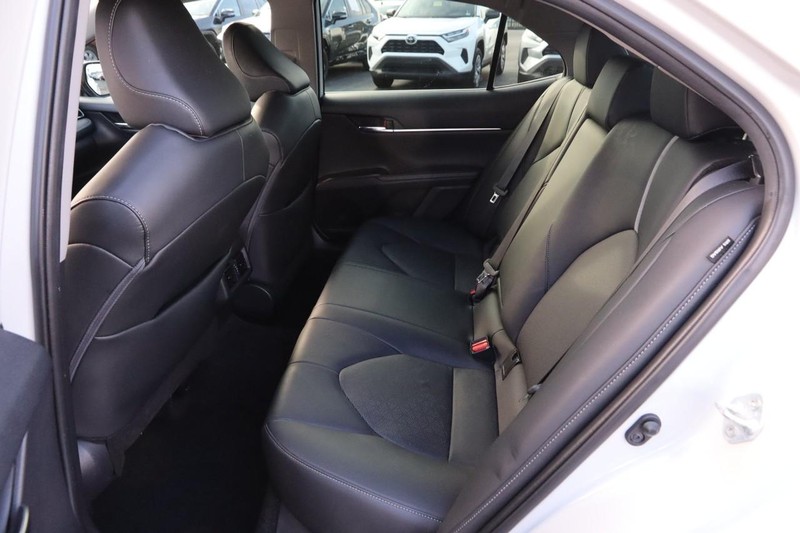Toyota Camry Vehicle Image 09