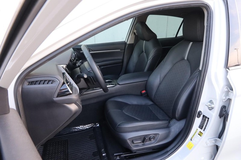 Toyota Camry Vehicle Image 10