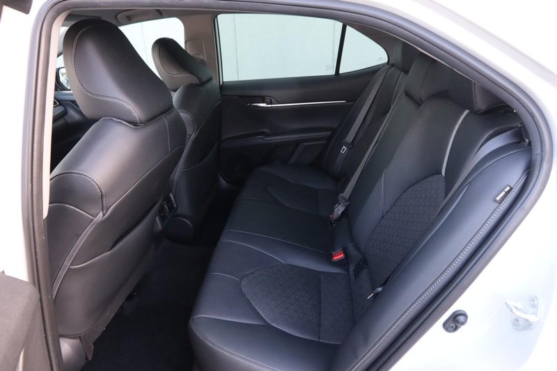 Toyota Camry Vehicle Image 11
