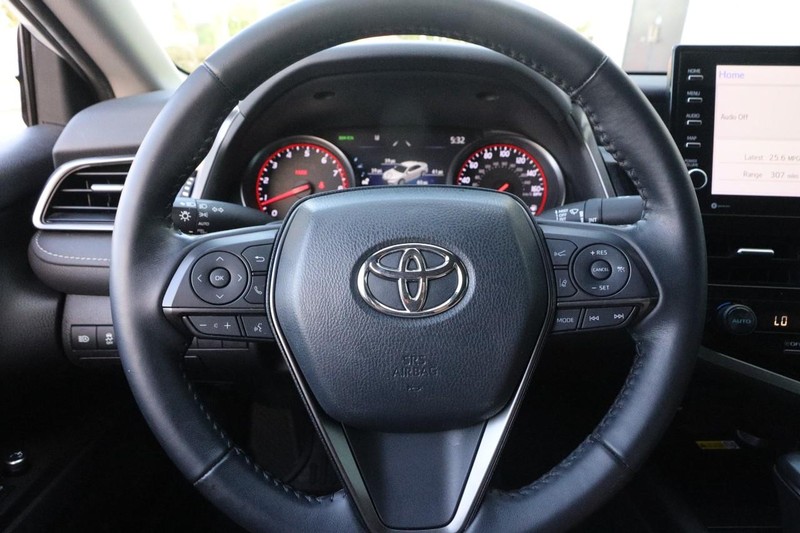 Toyota Camry Vehicle Image 12