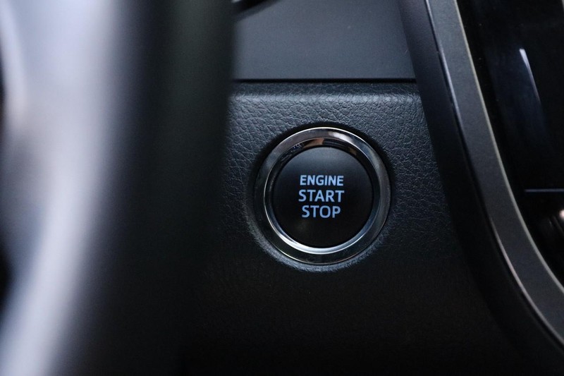 Toyota Camry Vehicle Image 16