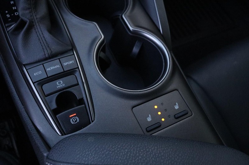 Toyota Camry Vehicle Image 20