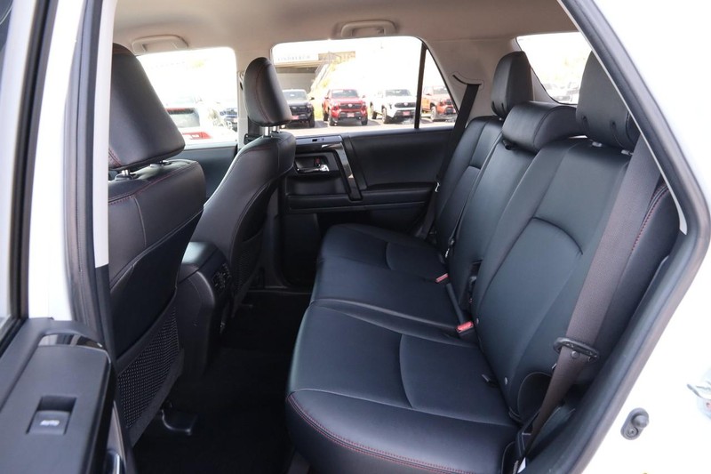 Toyota 4Runner Vehicle Image 09