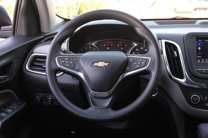Chevrolet Equinox Vehicle Image 21