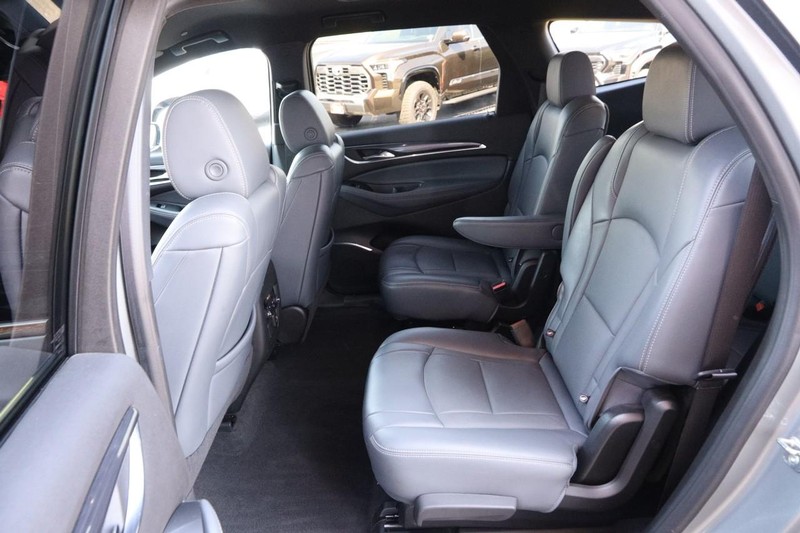Buick Enclave Vehicle Image 10