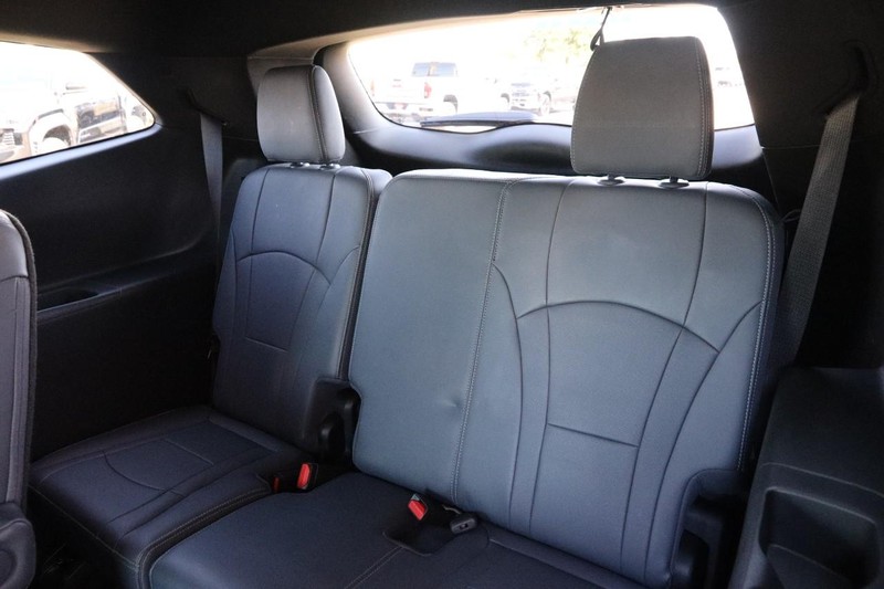 Buick Enclave Vehicle Image 11