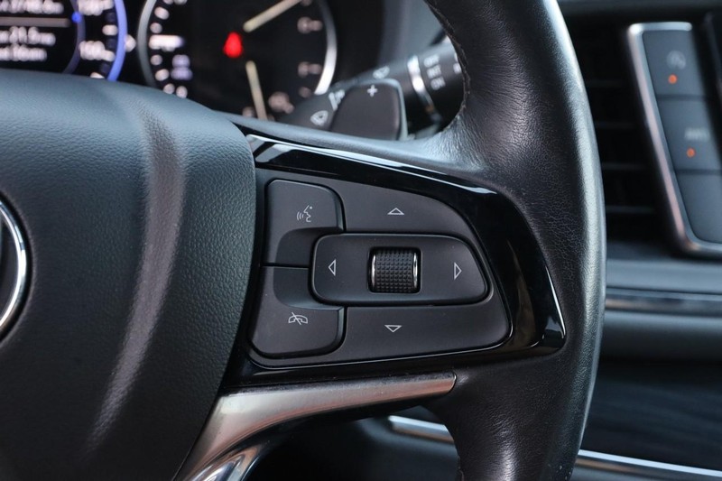 Buick Enclave Vehicle Image 14
