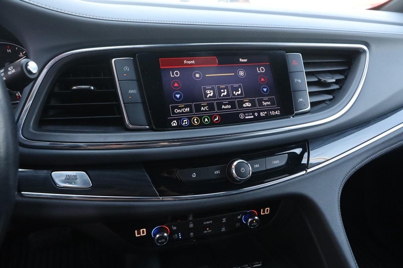 Buick Enclave Vehicle Image 17