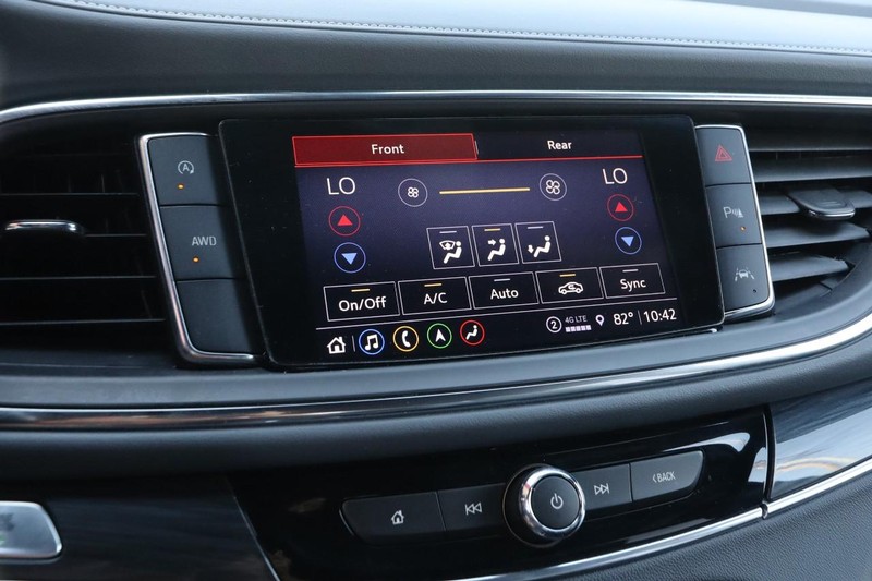 Buick Enclave Vehicle Image 18