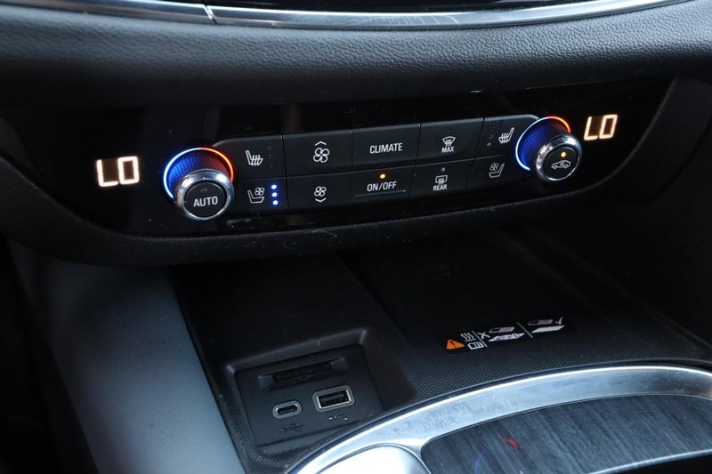 Buick Enclave Vehicle Image 20