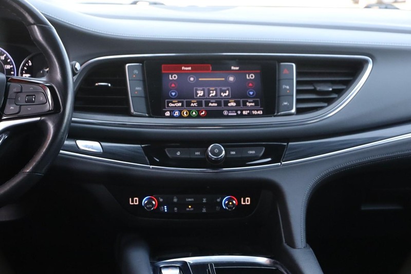 Buick Enclave Vehicle Image 25