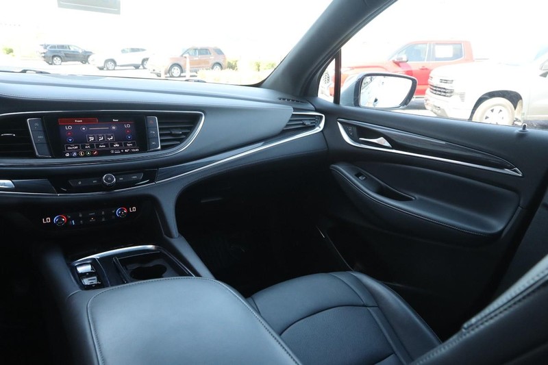 Buick Enclave Vehicle Image 26
